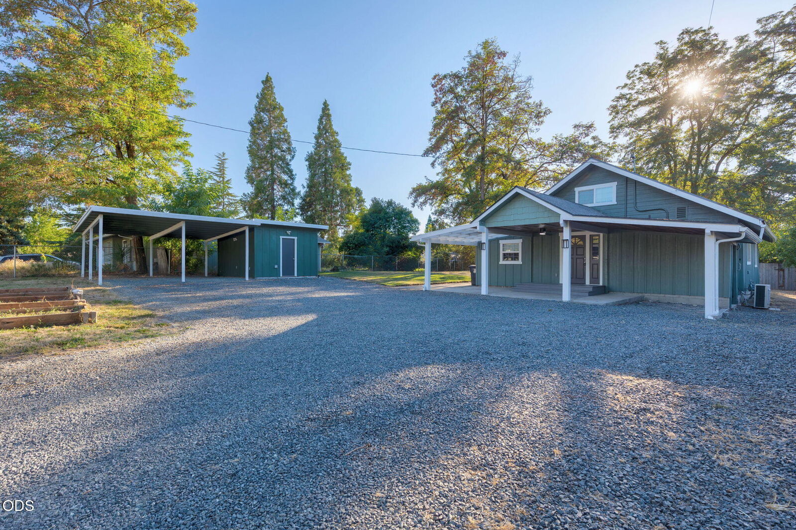 Property Photo:  1102 SW Oak Street  OR 97526 