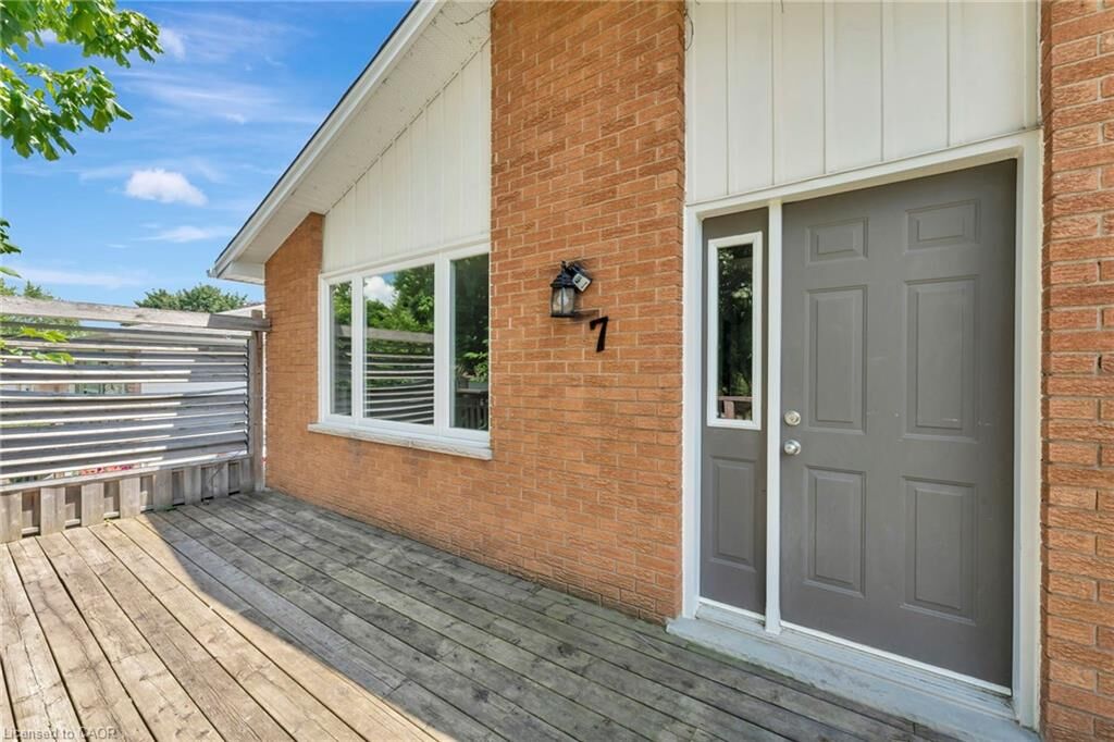 Property Photo: 7 Hillside Drive 1 ON N2E 1R1