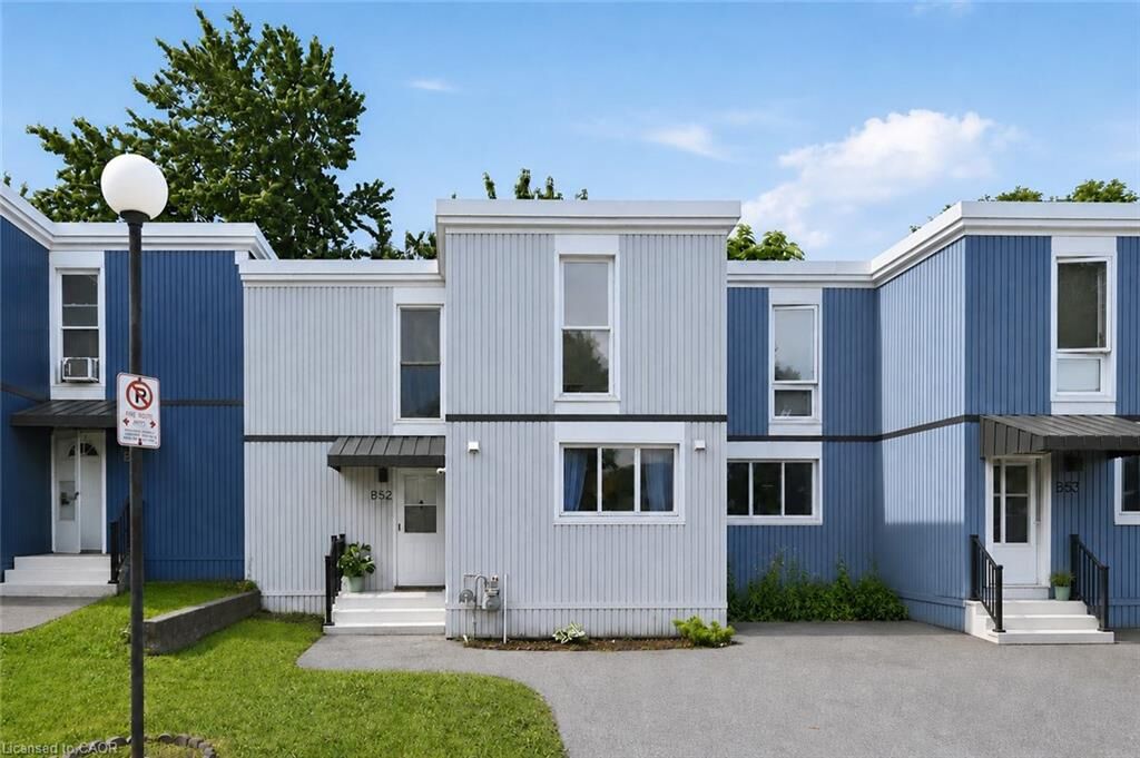 Property Photo:  25 Britten Close B52  ON L9C 4J8 