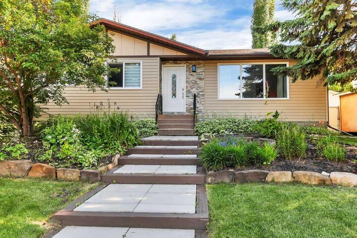 Property Photo: 4412 45 Avenue AB T4S 1K6