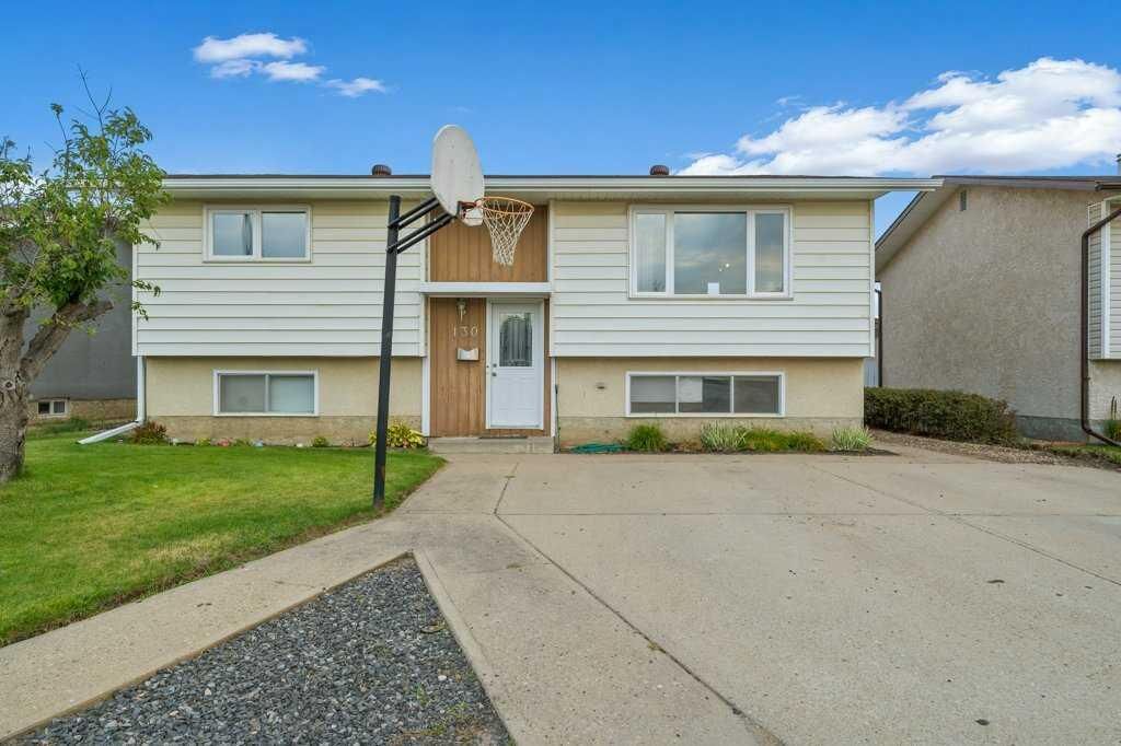 Property Photo:  130 Hull Crescent NE  AB T1C 1E1 