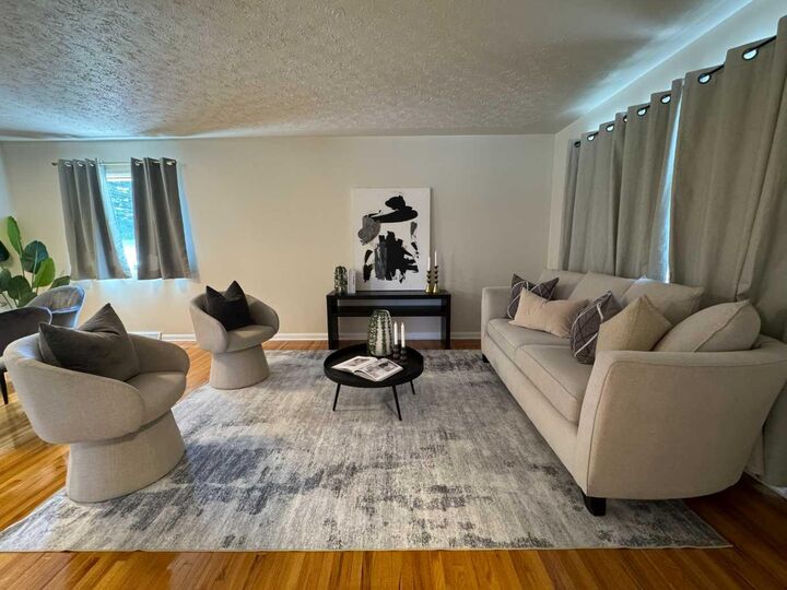 Property Photo:  4312 45 Street SW  AB T2E 3W1 