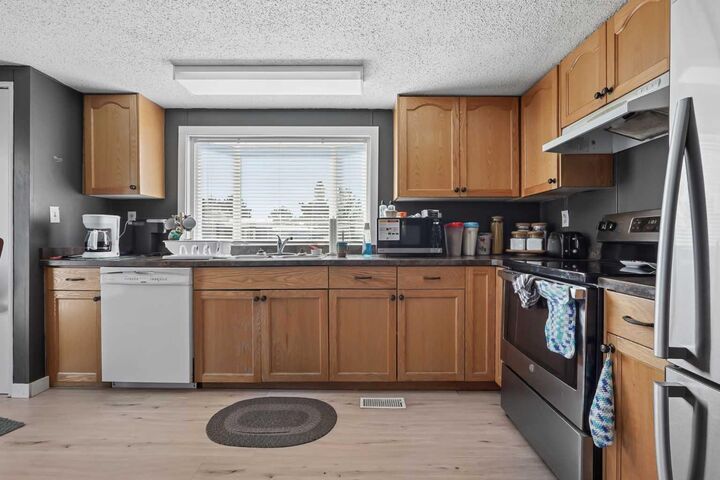 Property Photo:  5301 2 Street 12  AB T0L 0V0 