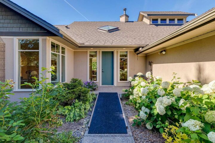 Property Photo:  68 Spring Valley Way SW  AB T3H 4V2 