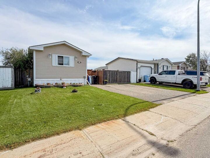 Property Photo:  373 Harpe Drive  AB T9K 2L6 