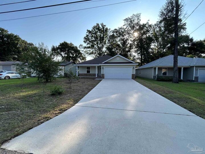 Property Photo: 2802 Donley St FL 32526