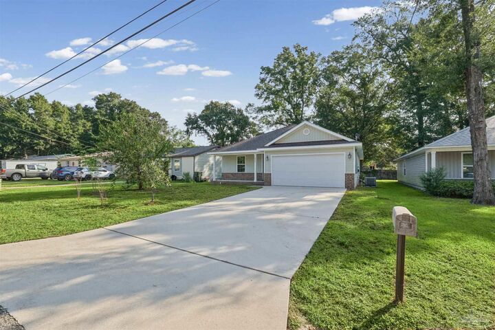 Property Photo: 2802 Donley St FL 32526