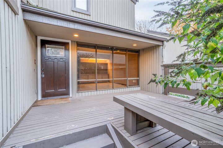 Property Photo:  119  98th Avenue NE 119  WA 98004 