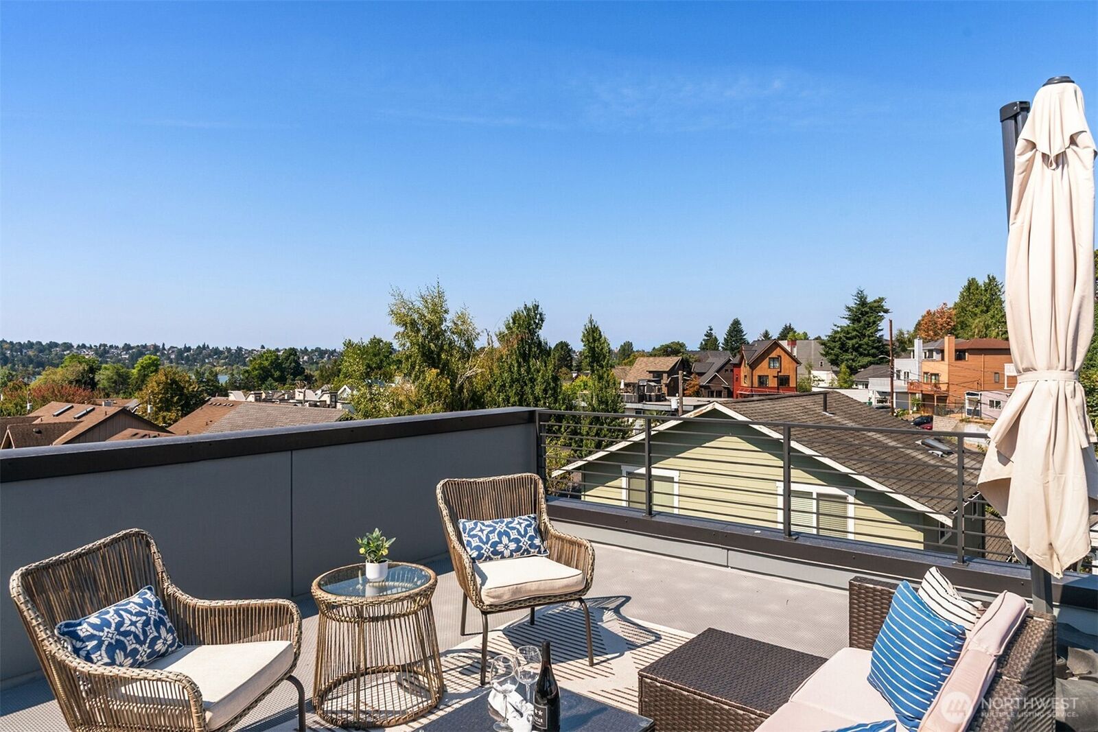 Property Photo: 464 NE Maple Leaf Place B WA 98115