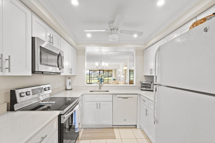 Property Photo:  5186 Golfview Court 1913  FL 33484 