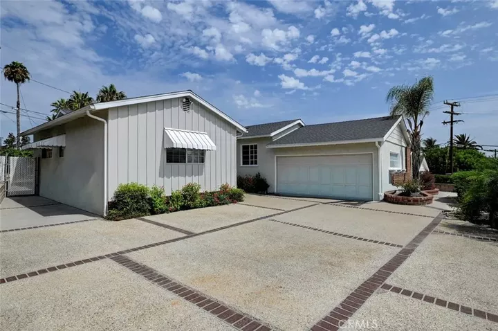 Property Photo:  2011 W Crestwood Street  CA 90275 