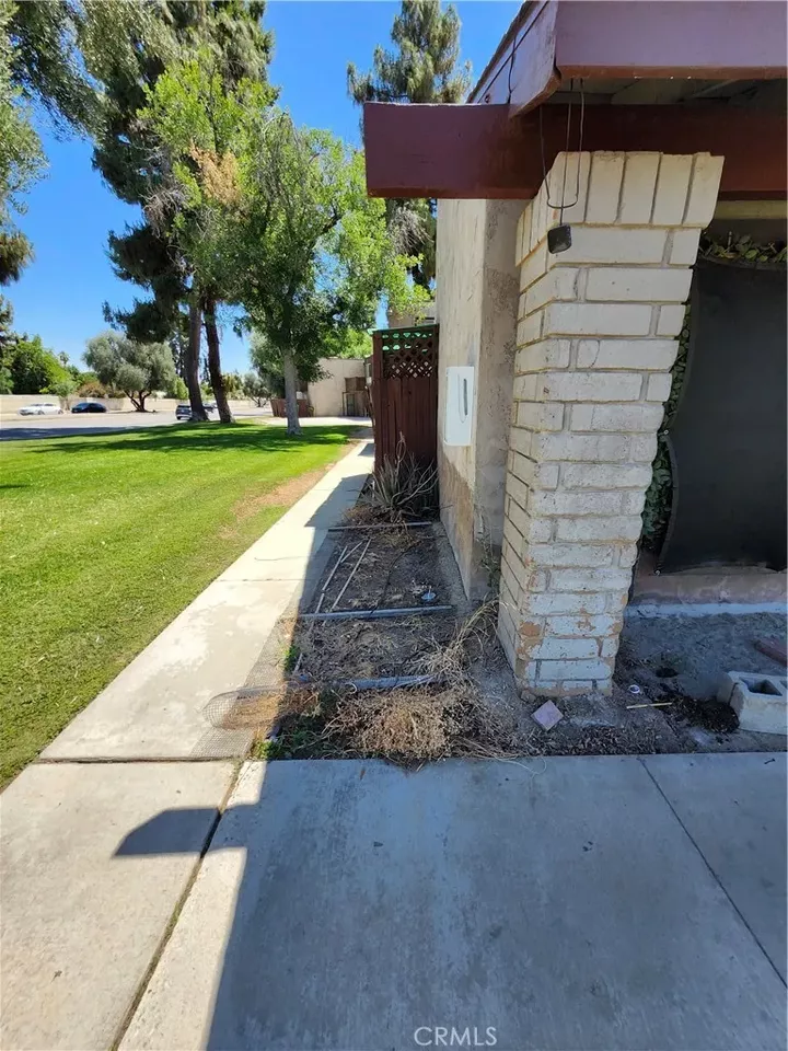 Property Photo:  2100 Pinon Springs Circle A  CA 93309 