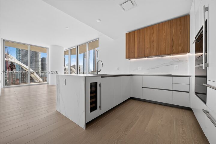 Property Photo: 1400 Biscayne Blvd 1502 FL 33132