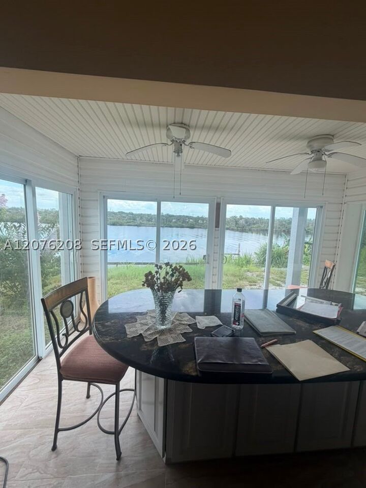 Property Photo: 402 Frances Circle FL 33570