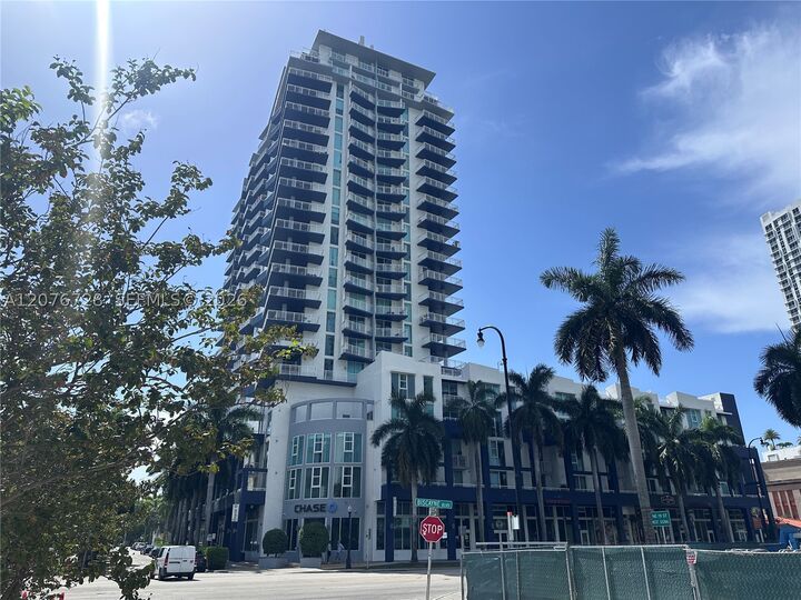 Property Photo: 275 NE 18th St 1810 FL 33132