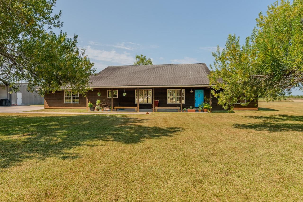 Property Photo: 901 Casey Road TX 77713