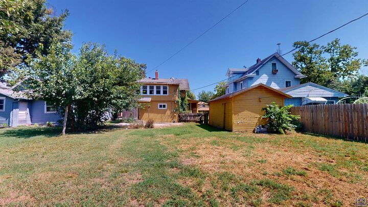Property Photo:  1831 SW Lane St  KS 66604 