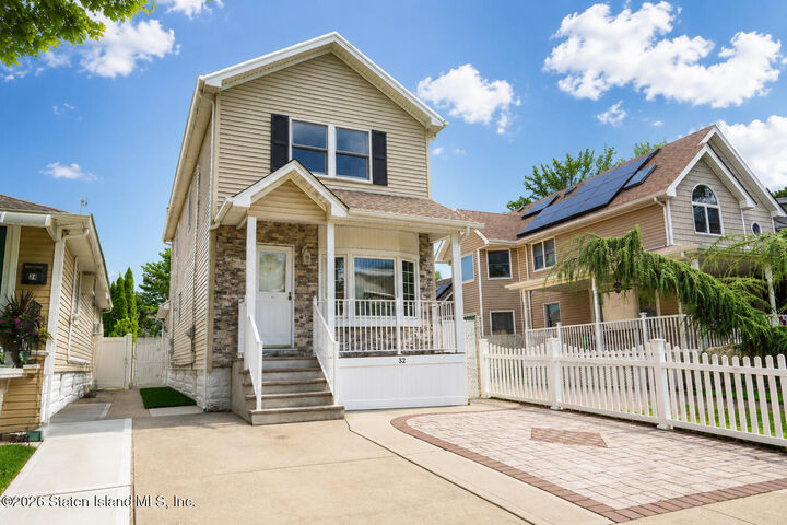 Property Photo:  32 Goodall Street  NY 10308 