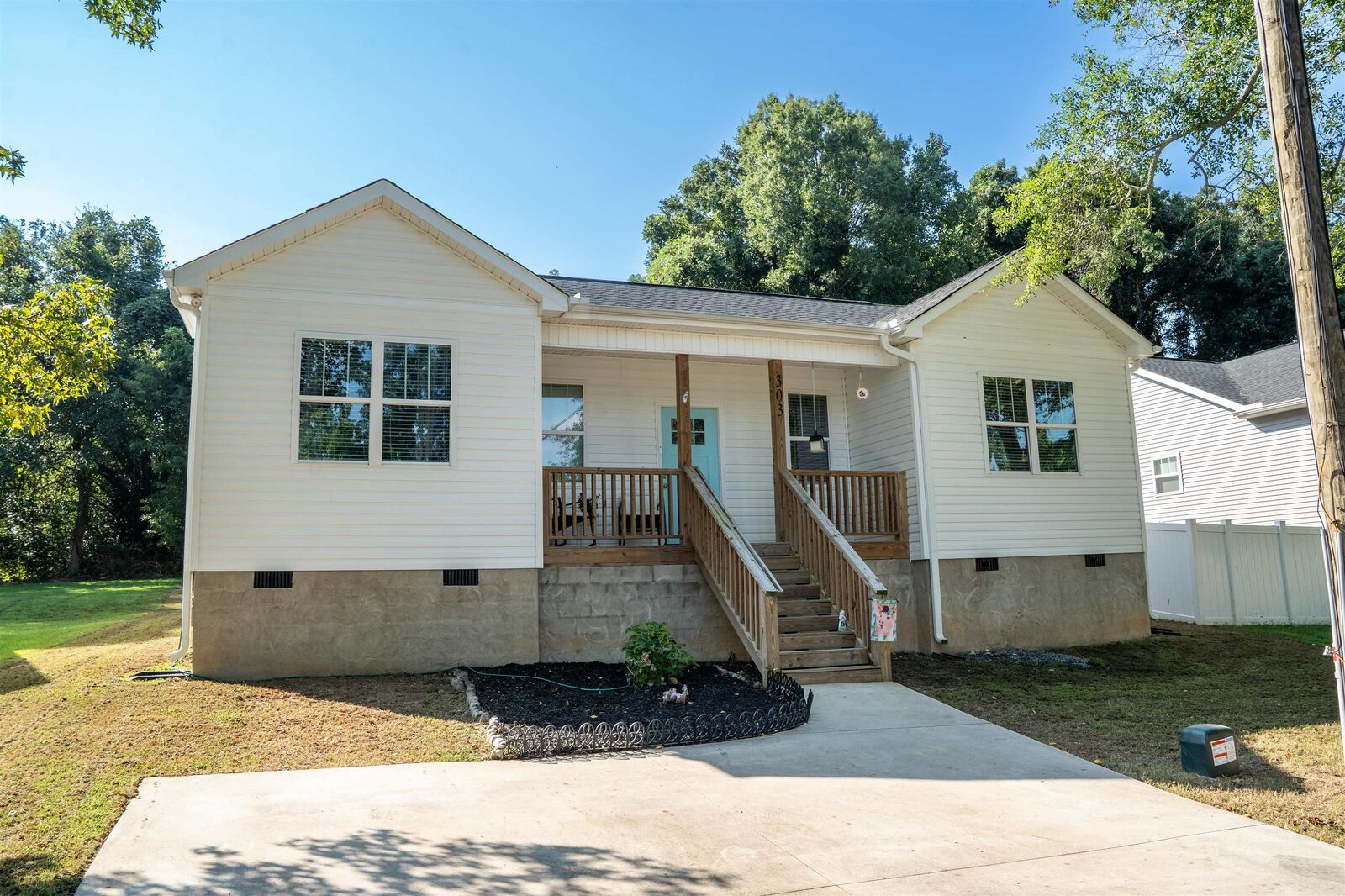 Property Photo: 303 Saluda Street SC 29627
