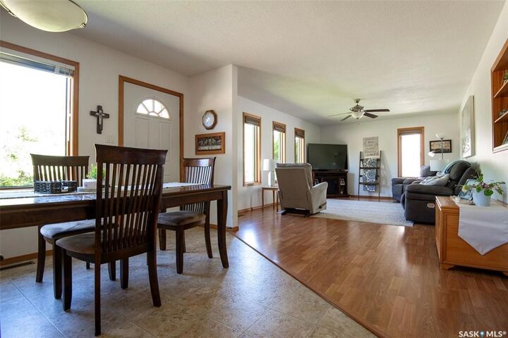 Property Photo:  447 1st Street E  SK S0K 0G0 