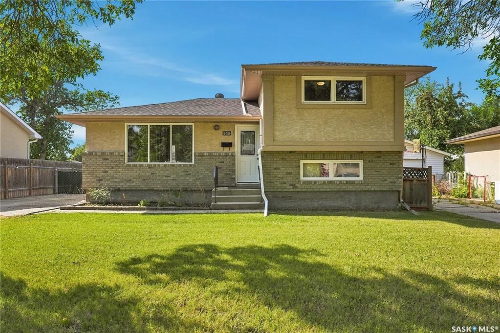 Property Photo:  145 Dalgliesh Drive  SK S4R 5T1 