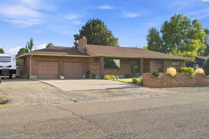 Property Photo:  4605 W 12th Avenue  WA 99338 