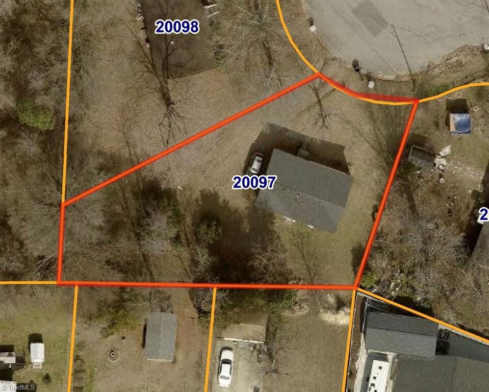 Property Photo: 2202 Jolson Court NC 27405