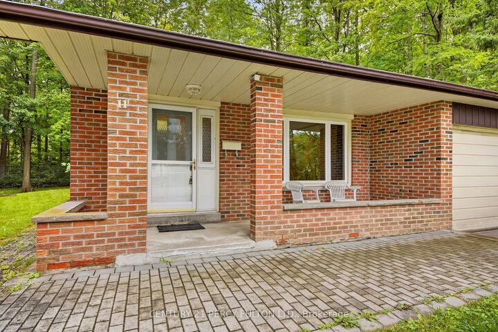 Photo de la propriété: 11 Aldergrove Circle ON L4M 4W6