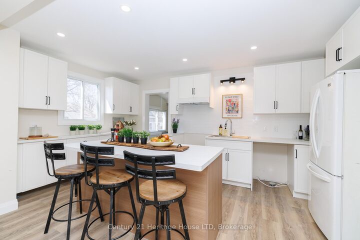 Property Photo:  197 Murray Street  ON L2A 2B7 