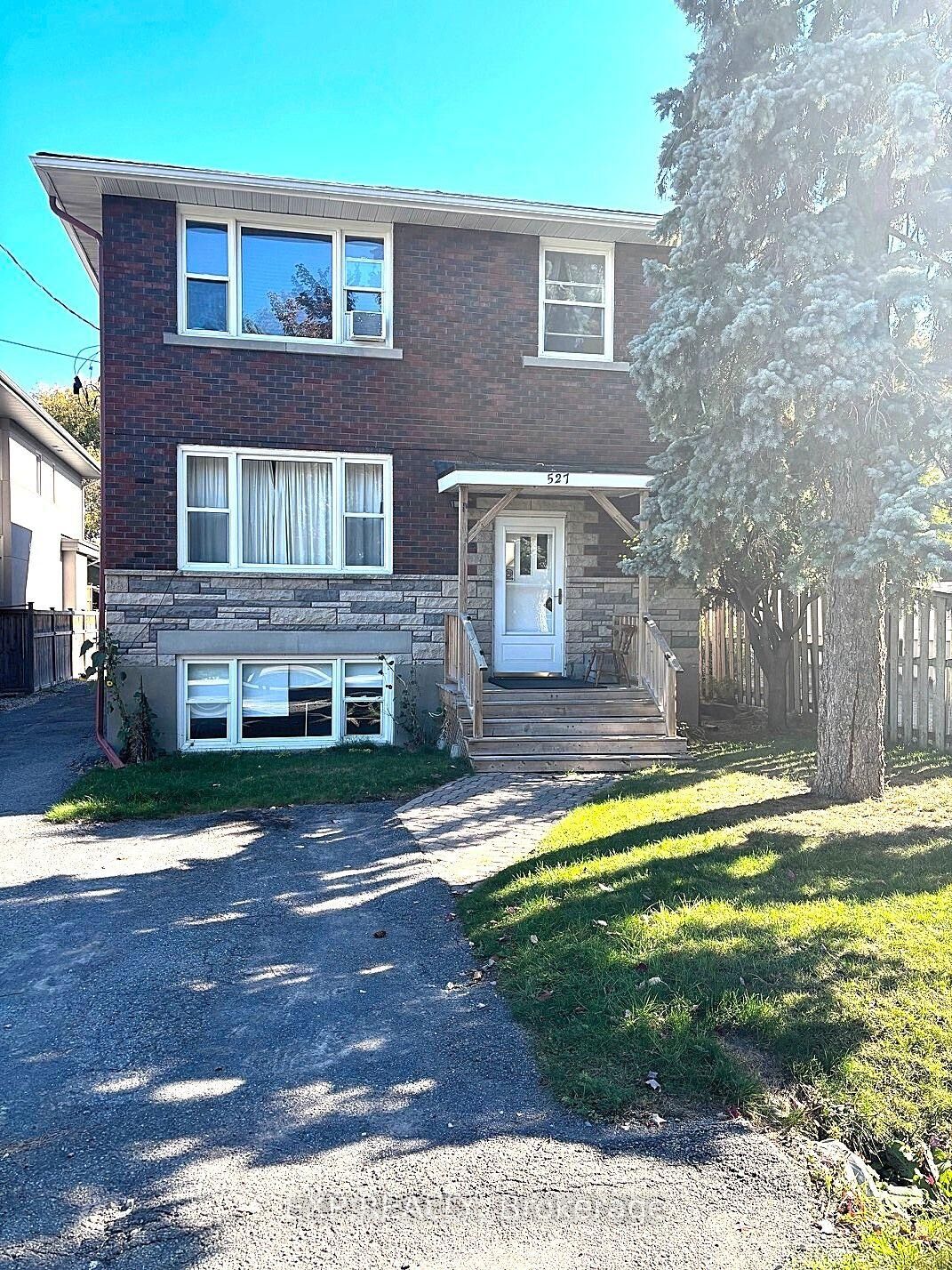 Property Photo:  527 Laderoute Avenue  ON K1Z 5V9 