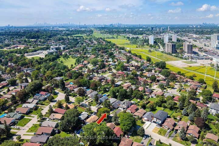 Property Photo:  104 Haileybury Drive  ON M1K 4X5 