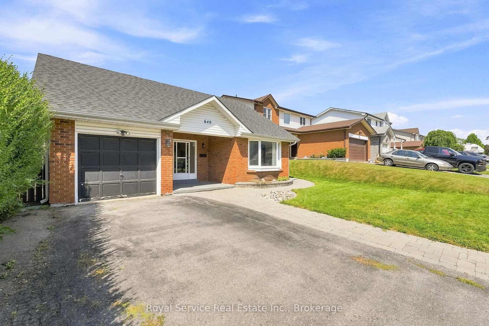 Property Photo: 640 Hillcroft Street ON L1G 7K6