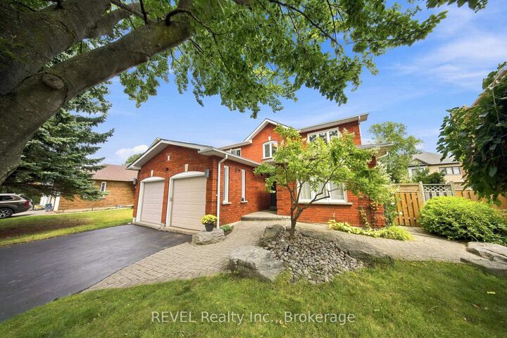 Property Photo: 28 Falstaff Crescent ON L1R 1W3