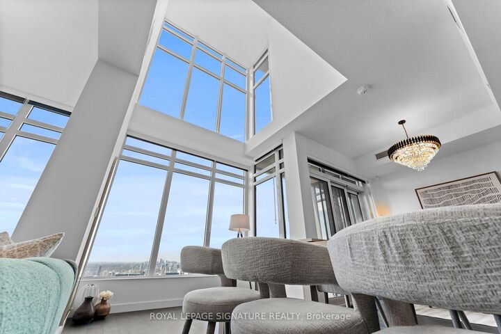 Property Photo: 1 Concord Cityplace Way Ph7001 ON M5V 0X3