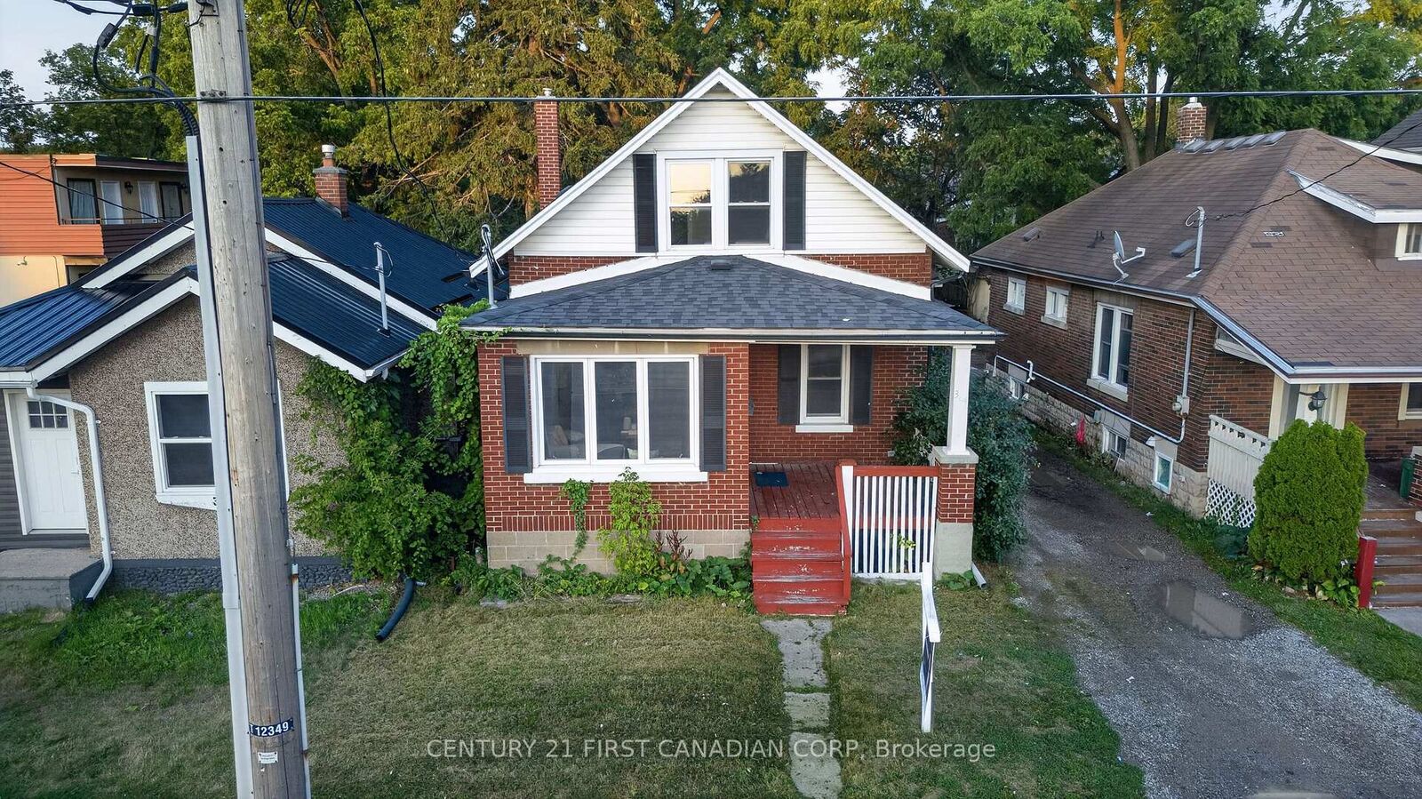 Property Photo:  384 Wharncliffe Road S  ON N6J 2M1 
