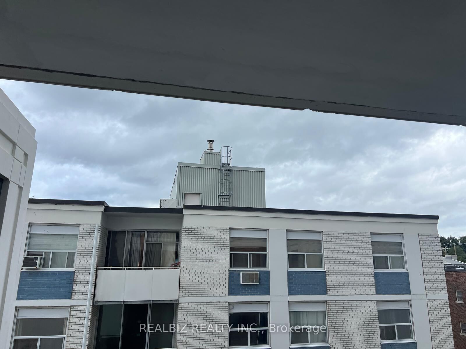 Property Photo: 91 Montclair Avenue 823 ON M5P 0B1