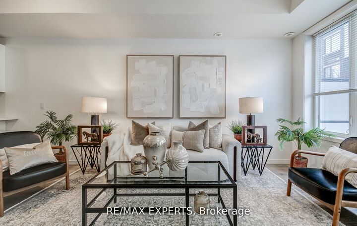 Property Photo: 300 Alex Gardner Circle 61 ON L4G 1N4
