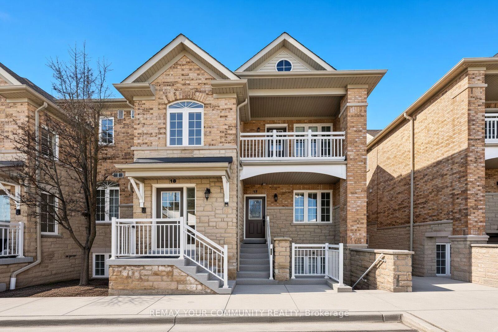 Property Photo: 520 Silken Laumann Drive 17 ON L3X 2S7