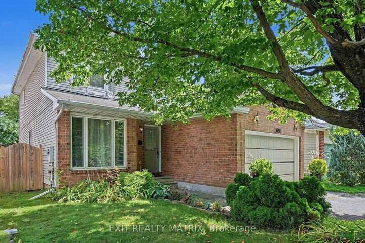 Property Photo: 1691 Hunters Run Drive ON K1C 6X3