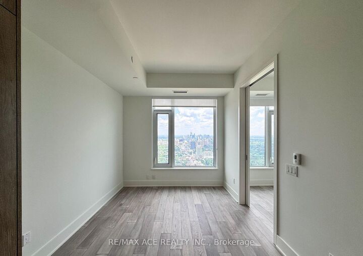 Property Photo:  11 Yorkville Avenue 5003  ON M4W 1L2 