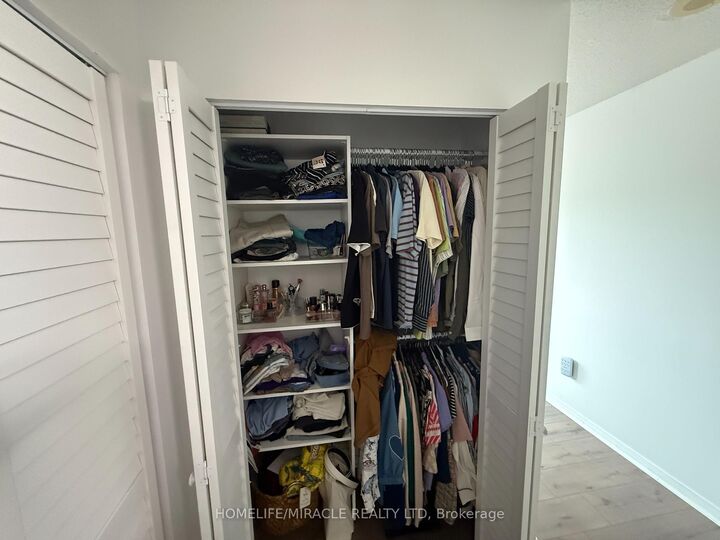 Property Photo: 2177 Burnhamthorpe Road 609 ON L5L 5P9