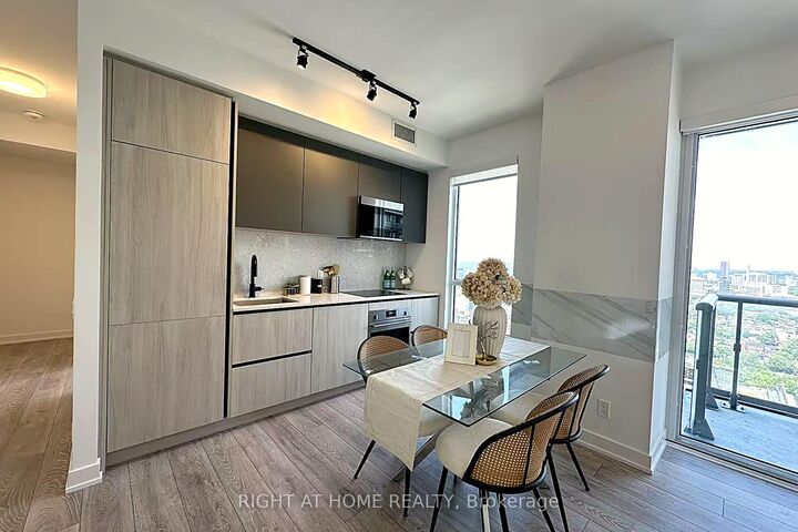 Property Photo: 108 Peter Street 3302 ON M5V 0W2