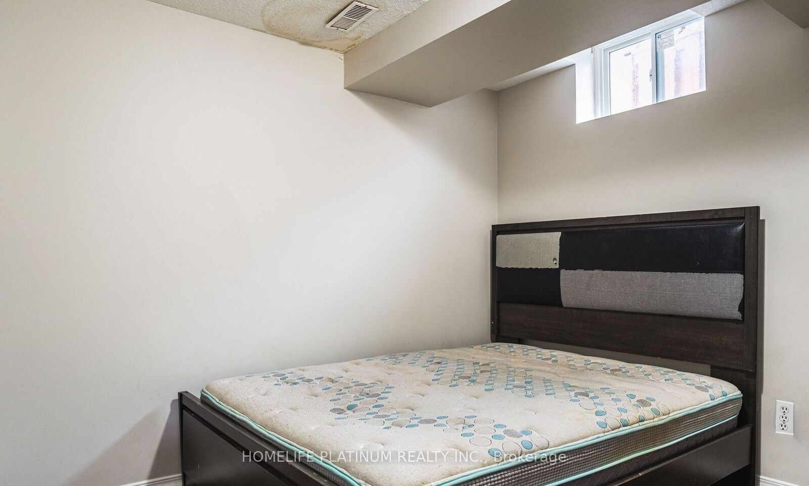 Property Photo:  116 Flowertown Avenue  ON L6X 3Y6 