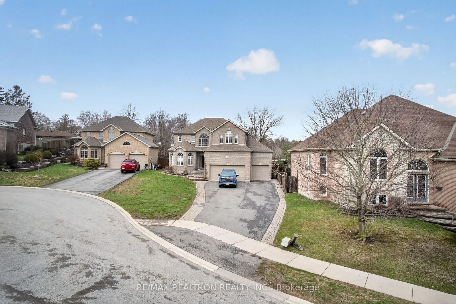 Property Photo: 20 Magnolia Court ON K8P 5M7