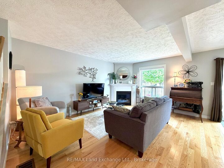 Photo de la propriété:  203 Stickel Street  ON N0H 2C1 