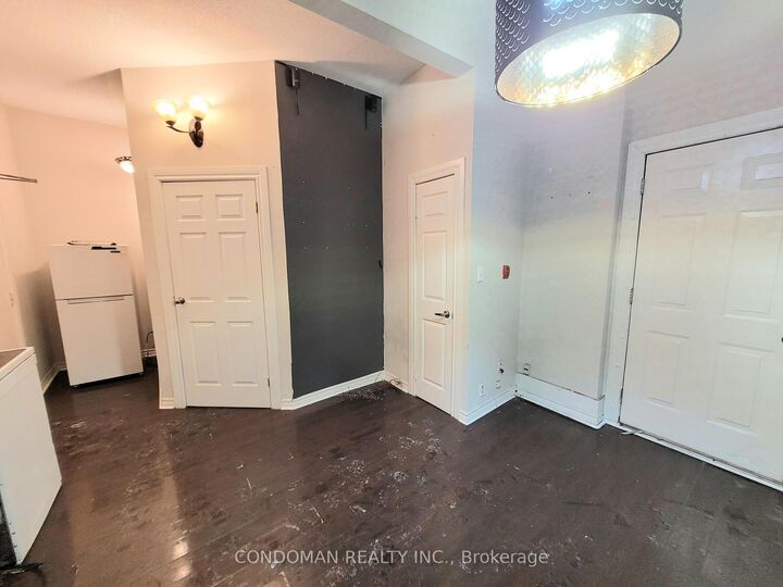 Property Photo:  135 John Street S 4  ON L8N 2C3 