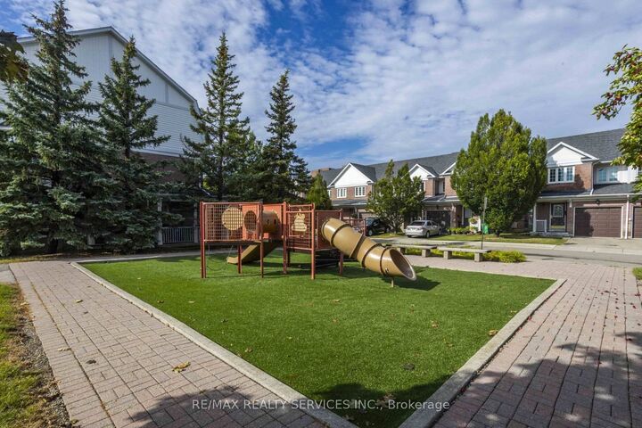 Property Photo: 6830 Meadowvale Town Centre Circle 65 ON L5N 7T5