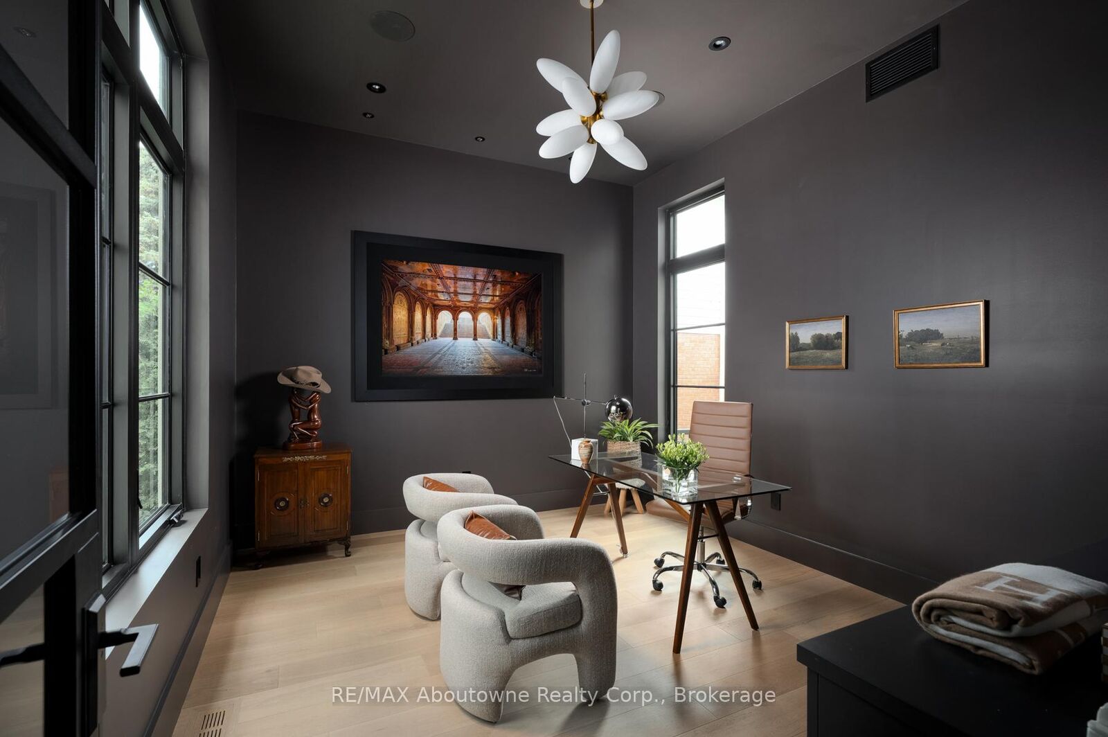 Property Photo:  203 Weybourne Road  ON L6K 2T7 