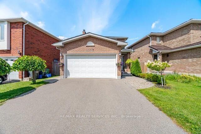 Property Photo: 1117 Sherwood Mills Boulevard ON L5V 1S8