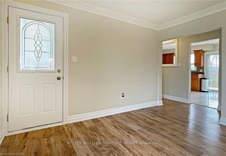 Property Photo:  6 Myrtle Avenue Upper  ON L2M 5W1 